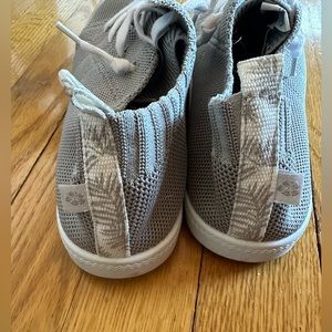 Tommy Bahama tennis shoes